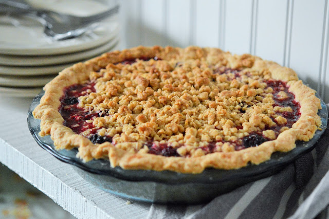 Blackberry Crumble Pie