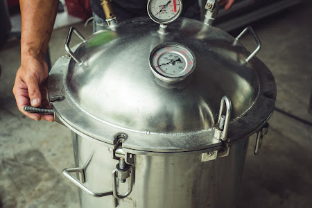 Pressure cooker